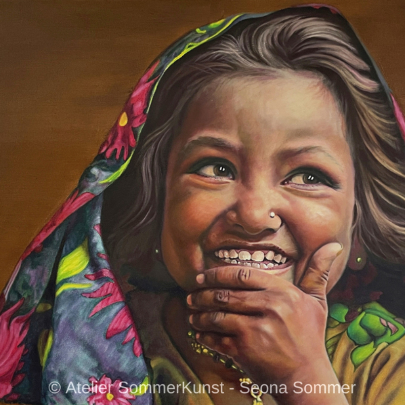 Smiling Girl with Flower Scarf | Öl auf Leinwand, 50 x 70 cm (Referenzfoto: Anjan Ghosh)